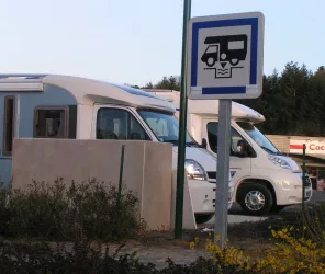 CHAILLAND PARKING DE LA SUPÉRETTE