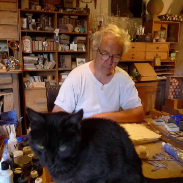 In the studio of an offbeat artist!