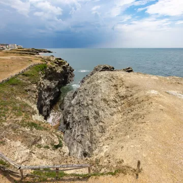 Romantic cycling along the Vendée coast, between dunes and marshes