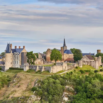 Time travel in Mayenne from prehistory to the knights 
