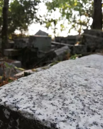 ©Bécon-Les-Granits