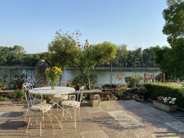 terrasse plein sud face à la Loire