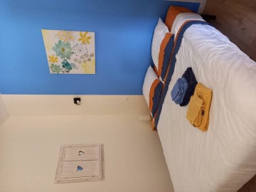 chambre avec un lit (160)