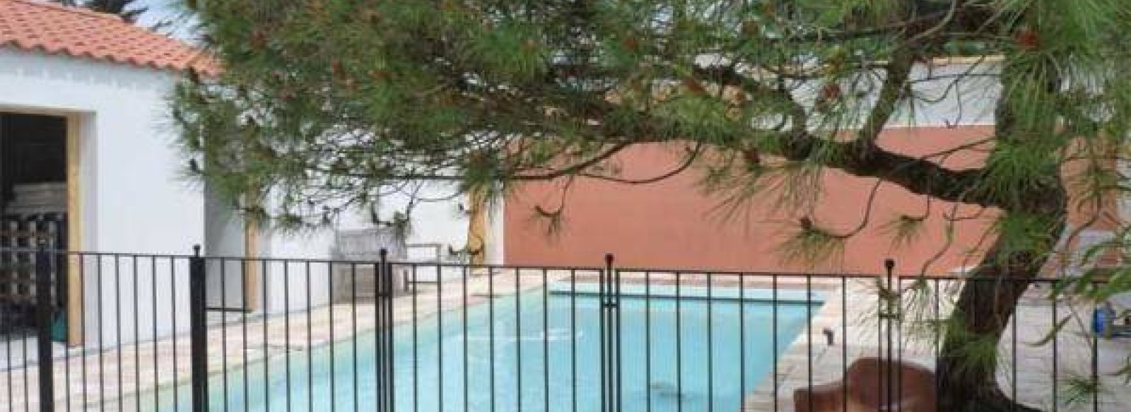 villa avec piscine privee  chauffee securisee - 5  chambres dont 3 espaces pour les petits-