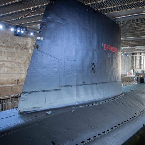 Infiltrate the Espadon, a military submarine!